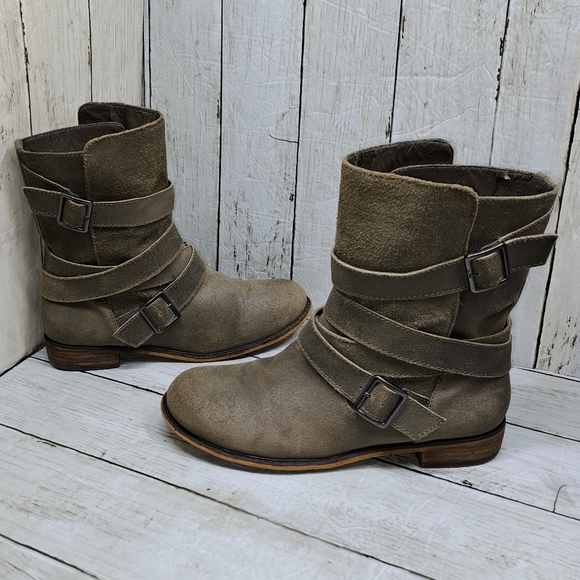 Gianni Bini Women 7.5M Grey Brown Brushed Suede Side Zip Buckle Strap Moto Boots - Picture 2 of 9